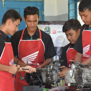 Praktek siswa siswi SMK negeri cikalong